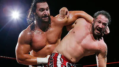 Chris "Bambikiller" Raaber (rechts) ging gegen Mason Ryan an die Schmerzgrenze