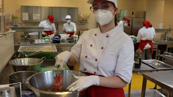 Theresa Dominikus war für den Käferbohnen-Hummus zuständig.
