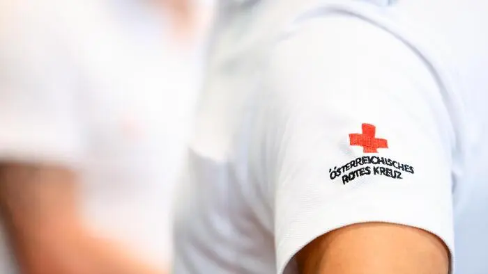 Die Frau wurde von den Rettungskräften erstversorgt und anschließend ins Krankenhaus geflogen (Symbolfoto)