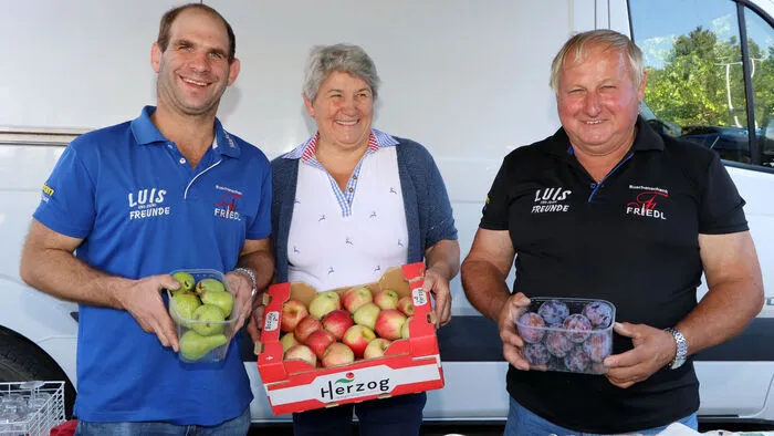 Seit Anfang dabei die Biobauern Markus Friedl und Karl Maurer aus Feldbach in der Steiermark mit der Bauernmarkt Obfrau Kriemhild Wadlig (Mitte).
