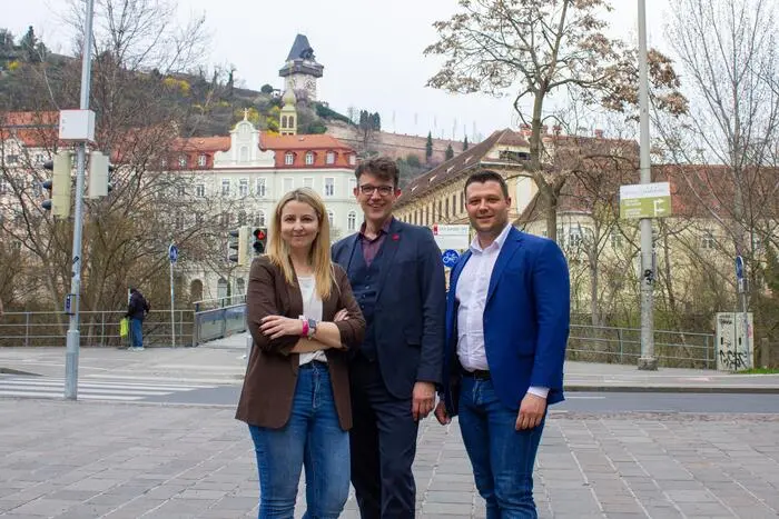 Die Neos-Spitze im Wahlkampf (von links: Verena Garber, Philipp Pointner, Alexis pascuttini)