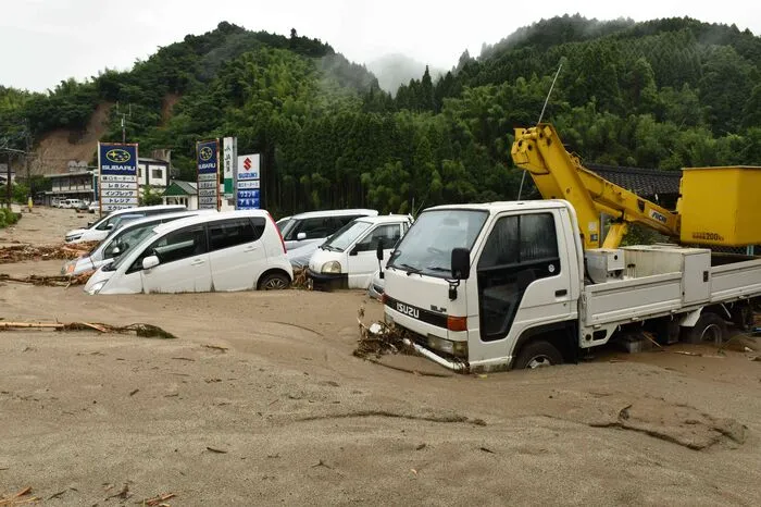 Die rekordstarken Regenfälle richteten auf Japans südwestlicher Hauptinsel Kyushu Verwüstungen an.