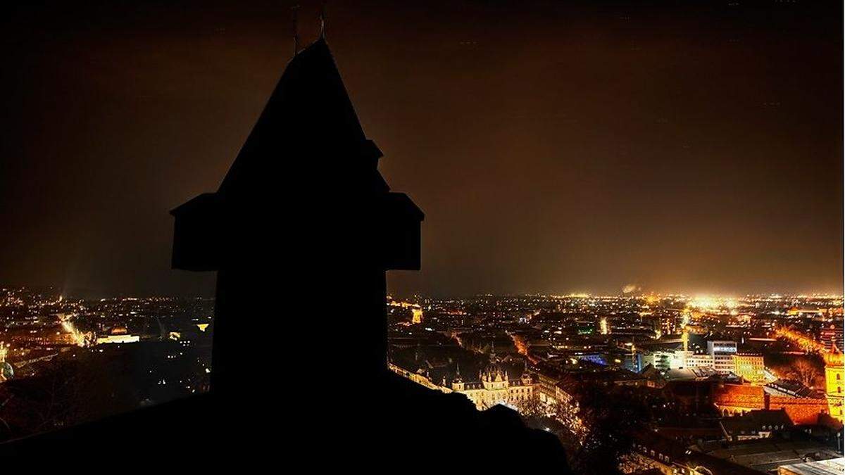 Auch am Samstag wird es beim Grazer Uhrturm vorübergehend finster