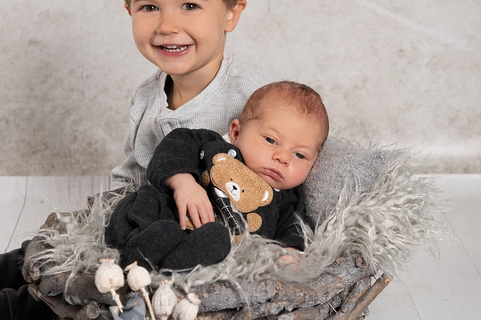 Paul Leonhard ist seit dem 4. November
ein großer Bruder. Moritz Maximilian
kam an diesem Tag im Krankenhaus
Villach zur Welt. Glücklich über ihren
Nachwuchs sind natürlich auch die
Eltern, Mama Eva-Maria und Papa Thomas Dörflinger. Die Familie ist in St.
Georgen daheim. 
