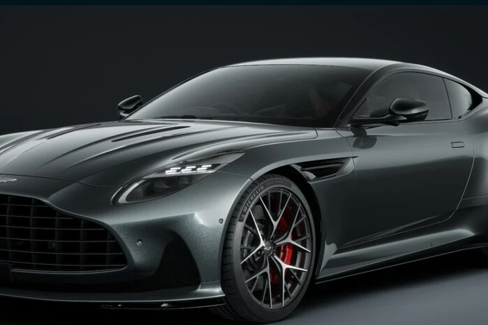 Ein weiteres Highlight: Der neue, gerade erst präsentierte Aston Martin DB12. Veranstalter Heribert Kasper sagt: "Der Importeur wusste noch nicht, ob er nach Velden geliefert werden kann. Jetzt aber steht es fest: Am Freitag in der Früh wird er live zu sehen sein.