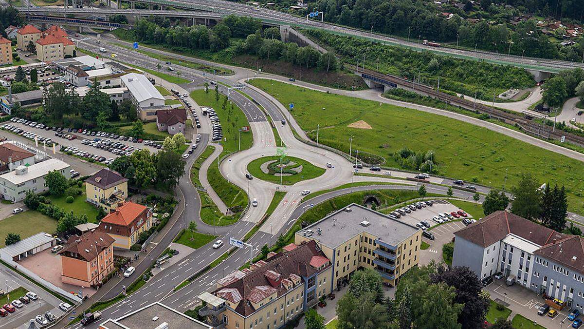 Die Sanierung des Verkehrsknotens Bruck erfordert teilweise auch kleinräumige Umleitungen über den Kreisverkehr Bruck sowie über die Einöd