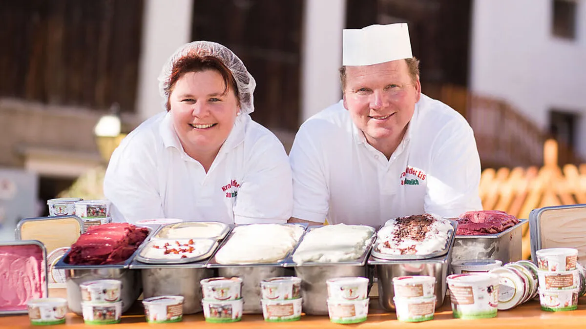 Petra und Bernd Pobaschnig sind mit ihrem Krappfelder Eis vor Ort