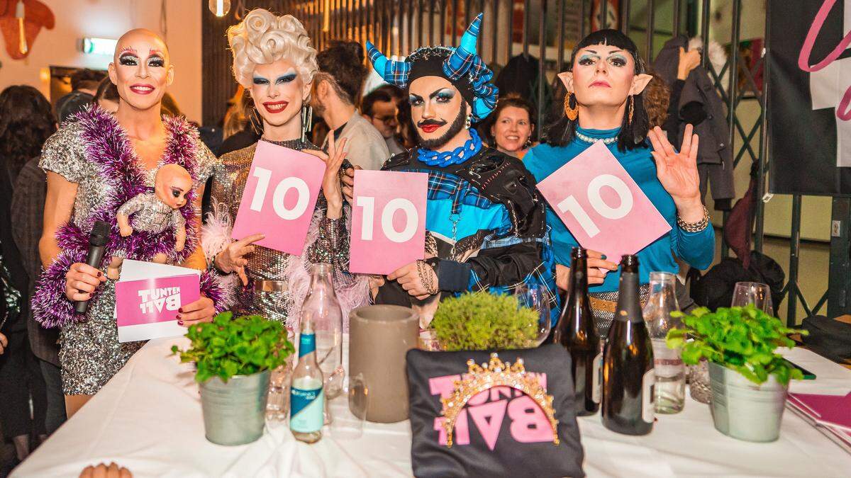 Die Jury und Moderation für das Drag Race zum Tuntenball 2023