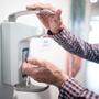 Händewaschen und Desinfizieren als Vorsorgemaßnahme gegen Ansteckung