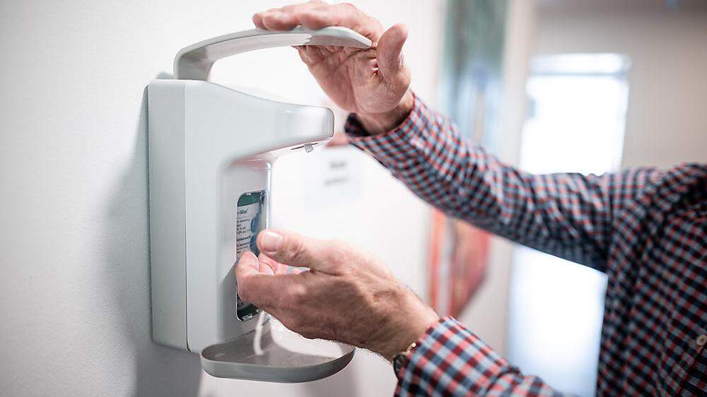 Händewaschen und Desinfizieren als Vorsorgemaßnahme gegen Ansteckung