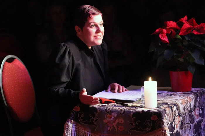 Dagmar Sickl umrahmte das Voradventkonzert mit anspruchsvollen, vorweihnachtlichen Texten.