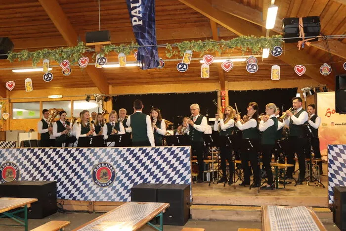 Die Werkskapelle Frantschach-St.Gertraud sorgte beim Frühschoppen für die originale Oktoberfeststimmung.