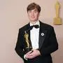 Cillian Murphy of Oppenheimer, celebrates backstage with his Best Actor Oscar, one of the film s seven wins, including the Best Picture, during at the 96th annual Academy Awards in Los Angeles, California, on Sunday, March 10, 2024. Since 1929, the Oscars have recognized excellence in cinematic achievements. PUBLICATIONxINxGERxSUIxAUTxHUNxONLY LAP20240310873 PATxBENIC