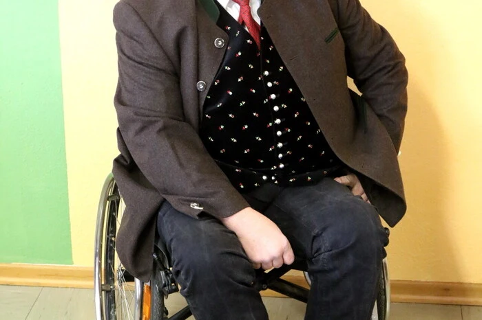 So konnte „Wurzerhof“-Geschäftsführer Holger Remer (Foto) unter anderen die Bürgermeister Bernd Krassnig (Mölbling) und Wolfgang Grilz (St. Georgen am Längsee), Alt-Bürgermeister Franz Rainer, Tischlermeister Dietrich Schöffmann, FF-Kameradschaftsführer Thomas Lessiak, Gasthof-Seniorchef Günther Schöffmann, Eismeister Albert Buchner sowie den ehemaligen St. Veiter Stadtamtsdirektor Günther Woschank willkommen heißen. 