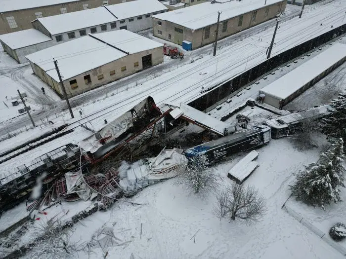 Eine Luftaufnahme zeigt das ganze Ausmaß der Zerstörung
