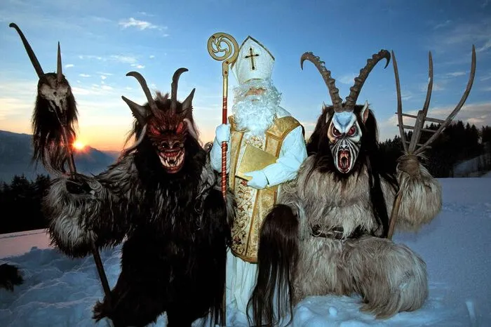 Der Tag geht auf den Todestag des Bischofs von Myra (Türkei) zurück. Vom heiligen Nikolaus sind viele guteTaten überliefert, noch immer macht er sich bei Klein und Groß beliebt.