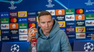 SALZBURG,AUSTRIA,09.DEC.24 - SOCCER - UEFA Champions League, Red Bull Salzburg vs Paris Saint German, preview, press conference RBS. Image shows head coach Pepijn Lijnders (RBS).
Photo: GEPA pictures/ Wolfgang Kofler