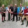 Feierlich wurde das Band zur Eröffnung des Erlebnisweges durchschnitten