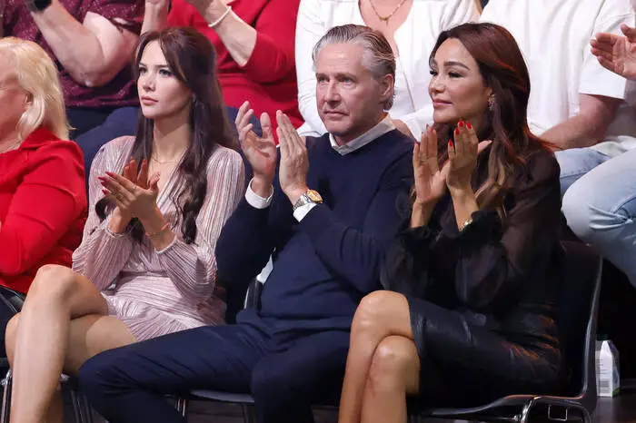 Model Louisa Büscher, Freundin von Diego Pooth, sowie seine Eltern Unternehmer Franjo Pooth und Moderatorin Verona Pooth - die die Tränen nicht zurückhalten konnte.