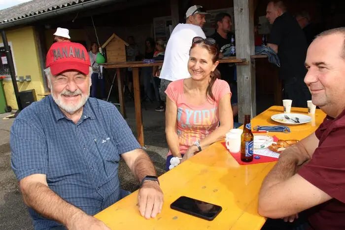 Eine Riesenhüpfburg, Kinderschminken, Kutschenfahrten und kulinarische Köstlichkeiten rundeten das Fest perfekt ab.