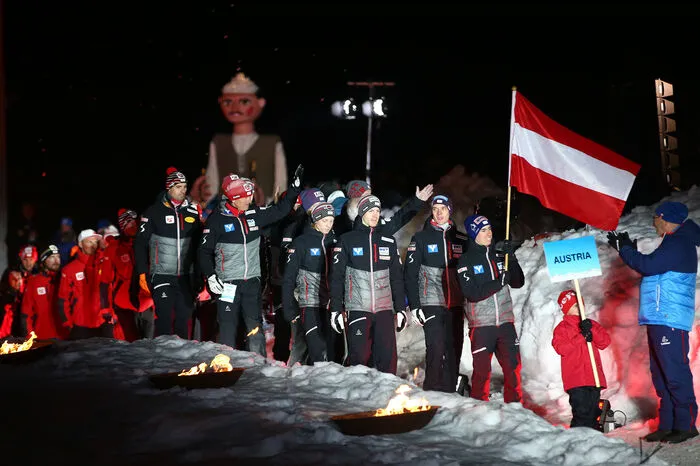 Die österreichische Delegation wurde von Skisprungstar Stefan Kraft als Fahnenträger angeführt. 