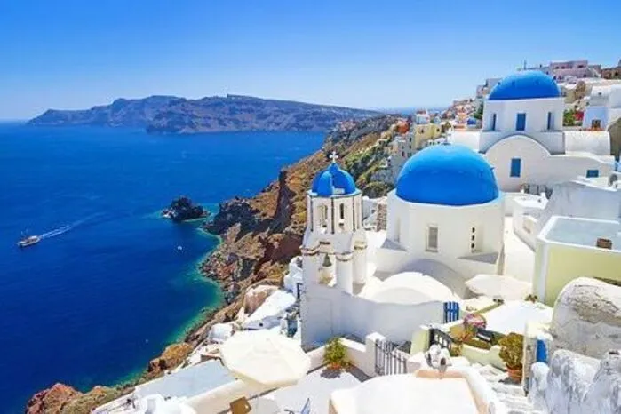 Der ersehnte Urlaub auf der Insel Santorin brachte für ein Brucker Pärchen viele Ärgernisse, vom fehlenden Meerblick bis zum kaputten WC. Die AK erstritt für sie 300 Euro. Mehr dazu.  