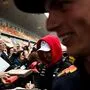 Hamilton und Verstappen beim Autogrammeschreiben in Shanghai