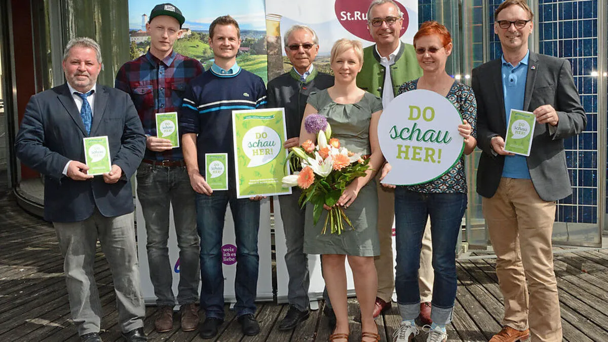 Stolz auf das Gemeinschaftsprojekt: Herbert Pregartner, Christian Hirzberger, Simon Sackl, Heinz Schwindhackl, Martina Steininger, Peter Ochensberger, Anita Ericson, Erwin Eggenreich