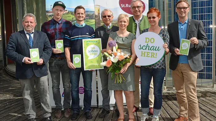 Stolz auf das Gemeinschaftsprojekt: Herbert Pregartner, Christian Hirzberger, Simon Sackl, Heinz Schwindhackl, Martina Steininger, Peter Ochensberger, Anita Ericson, Erwin Eggenreich