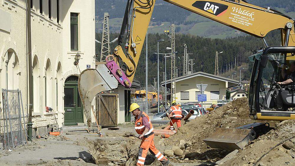 Baustelle noch bis 1. Juni: Insgesamt werden knapp 400.000 Euro  in den Bereich vor dem Bahnhof Spital investiert