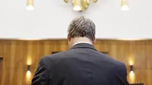 ABD0007_20250915 - GRAZ - ÖSTERREICH: Prozessauftakt gegen den Geschäftsführer und Chefredakteur der Zeitschrift "Die Aula" wegen NS-Wiederbetätigung am Montag, 15. September 2025, in Graz. - FOTO: APA/ERWIN SCHERIAU