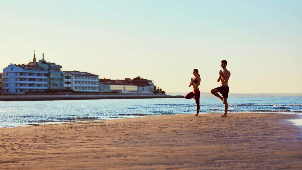 Yoga direkt am Strand, das ist in Grado zu jeder Tageszeit möglich. Zudem gibt es geführte Meditationen