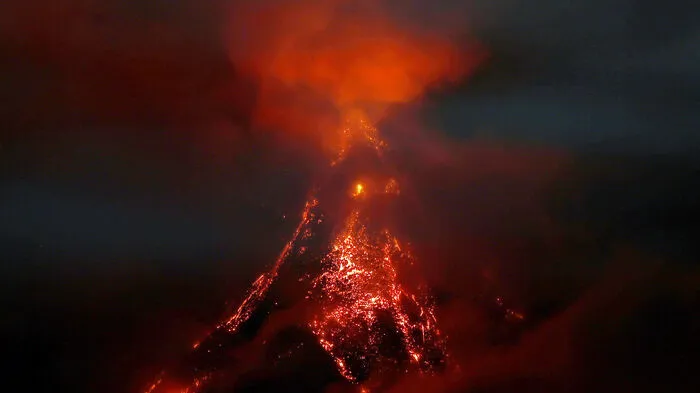 Mehr als 25 Millionen Kubikmeter Asche und Lavagestein haben sich an den Hängen des Mayon auf den Philippinen angesammelt.