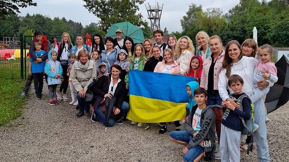 Die Ukrainerinnen und Ukrainer aus dem Ausseerland bei einem gemeinsamen Ausflug 