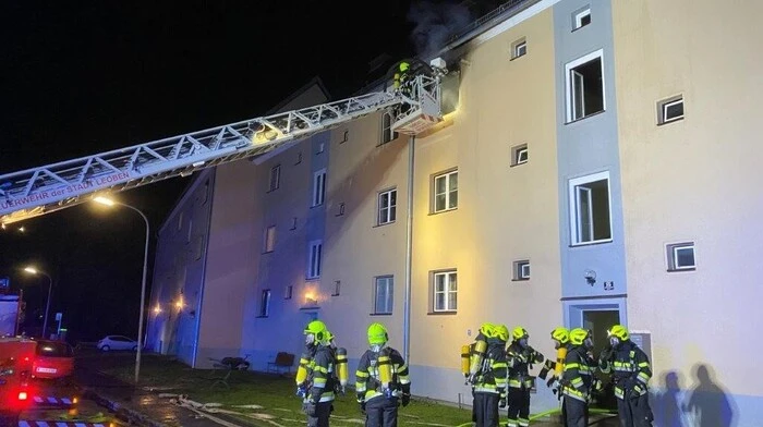Eine Person wurde durch das Rote Kreuz, mit Verdacht auf eine Rauchgasvergiftung, in das LKH Leoben gebracht.