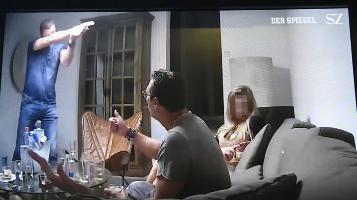 Obwohl jeder sich im Videomitschnitt ansehen konnte, wie Ex-FPÖ-Chef Heinz-Christian Strache und Johann Gudenus mit einer vermeintlichen Oligarchennichte Deals abschlossen, führte das Video zu keiner Anklage: Weil Strache vor der Wahl 2017 nicht in der Position war, die Vorhaben umzusetzen, war es nicht strafbar.