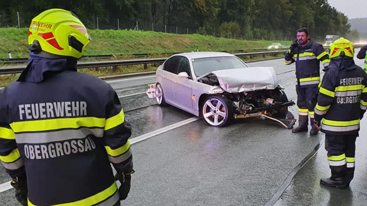 Zwei Feuerwehren waren mit den Aufräumarbeiten beschäftigt