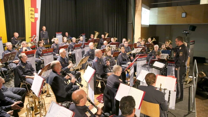 In den Dienst einer guten Sache stellten sich am Wochenende die Polizeimusik (Kapellmeister Martin Irrasch) ... 