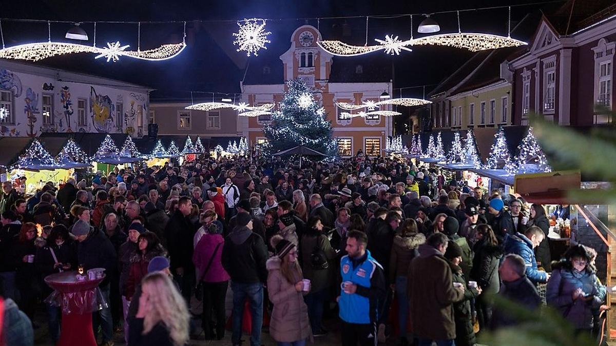 Mehr als 1000 Menschen schauten bei der Eröffnung vorbei