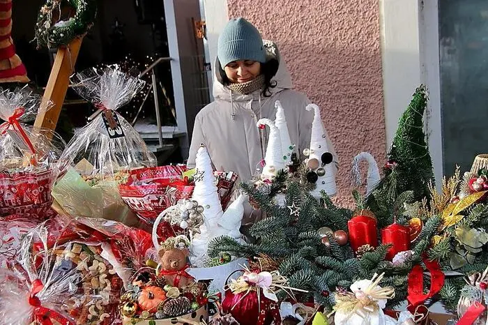 Eine Vielzahl an Ausstellern bot den Besuchern in der Köflacher Innenstadt alles, was das Herz zu Weihnachten begehrt – von Kunsthandwerk über Wärmendes bis hin zu köstlichen Mehlspeisen und glühenden Getränken.