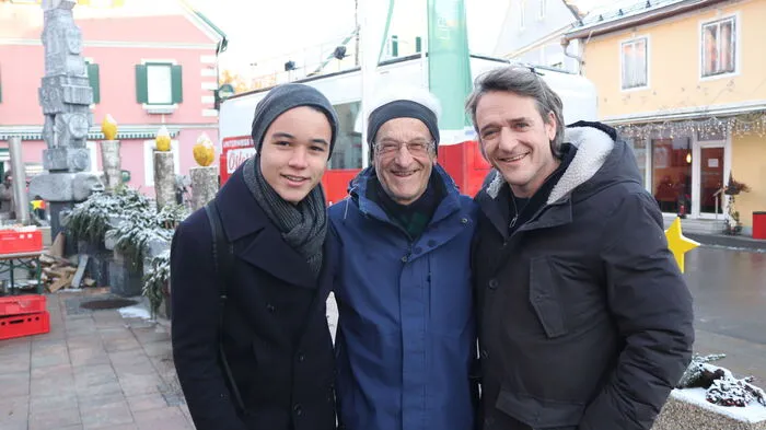 Lustig ging’s gestern zum Abschluss in Ligist zu, wo Musiker und Kabarettist Christof Spörk (ganz rechts), der inzwischen im Burgenland lebt, seiner Heimatgemeinde einen Besuch abstattete. Darüber freute sich nicht nur Bürgermeister Johann Nestler, sondern auch Spörks Verwandtschaft.