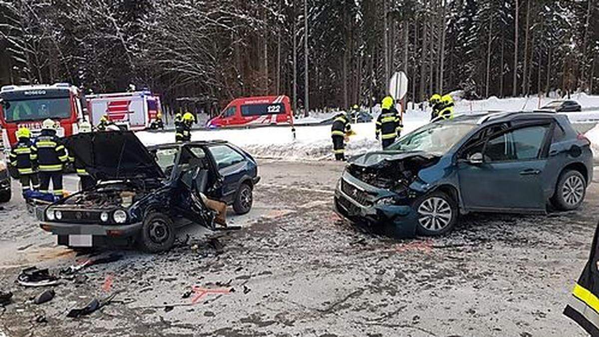 Drei Feuerwehren waren nach dem Unfall im Einsatz