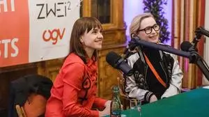 Die erste "Lange Nacht der Podcasts" im Wiener Palais Eschenbach. Frauenfragen-Host Mari Lang war zu Gast bei Barbara Haas 