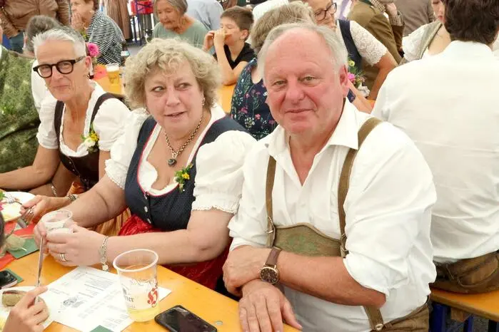 In bester Feierlaune gesichtet wurden am Wochenende unter anderen Bürgermeister Hans Fugger (Foto), Provisor Robert Jamroz, Gärtnermeister Ewald Dabernig sowie der ehemalige Kammeramtsdirektor der Kärntner Landarbeiterkammer, Rudolf Dörflinger. 
