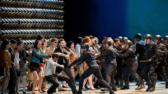 "The Exterminating Angel": Die Oper von Thomas Ades eröffnet die Salzburger Festspiele