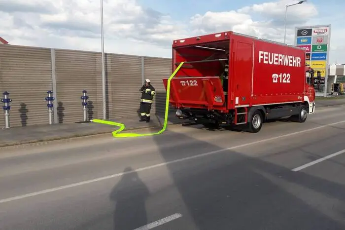 Die Einsatzkräfte hatten alle Hände voll zu tun. Klicken Sie sich durch weitere Bilder.