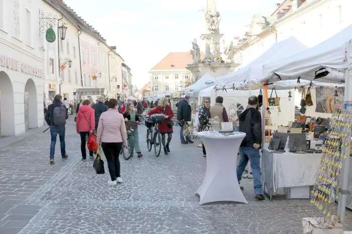 Bei unserem Rundgang am Samstagvormittag gesichtet wurden unter anderen Bürgermeister Martin Kulmer, Landespolizeidirektorin Michaela Kohlweiß, Dechant Rudolf Pacher sowie die Mediziner Harald Moshammer und Nick Vogler.