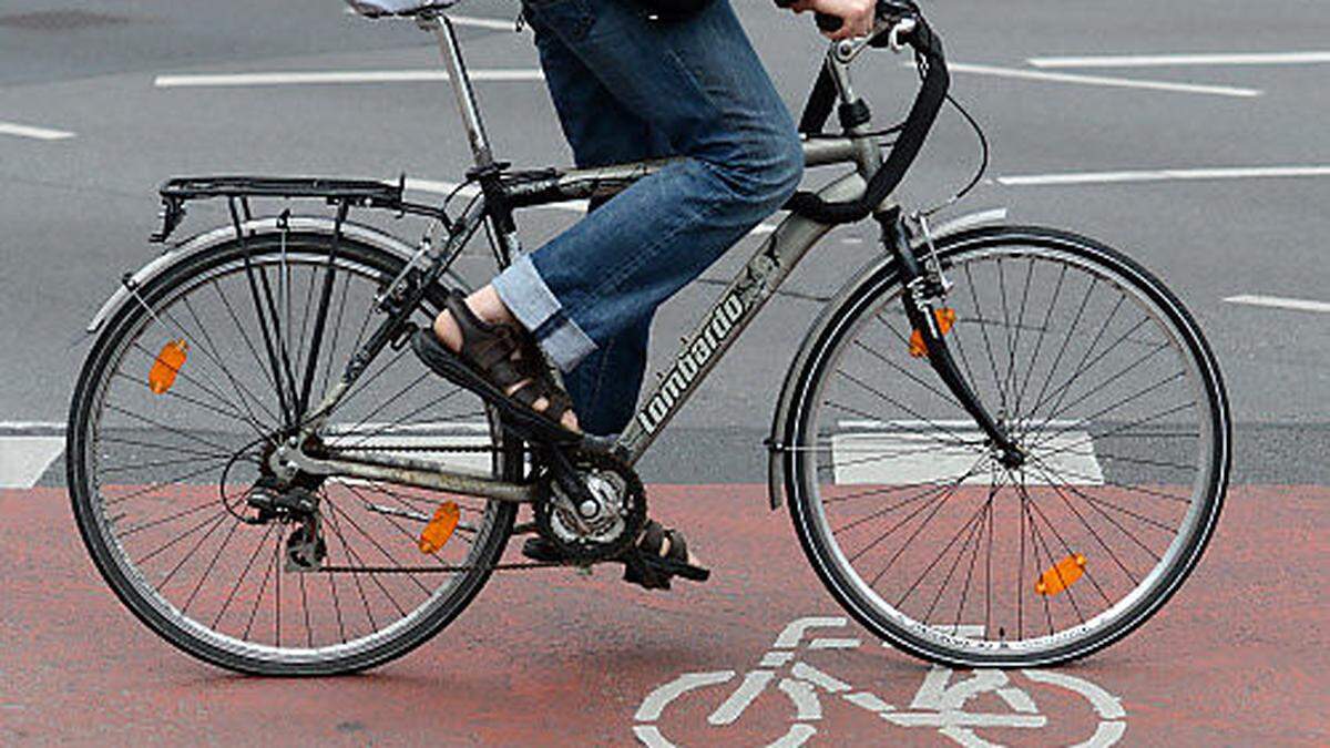 Die 25-Jährige verletzte sich beim Sturz mit ihrem Fahrrad