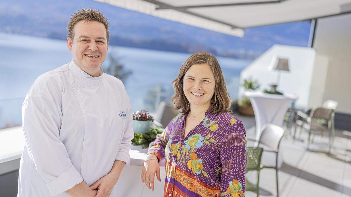 Karnerhof Inhaberin Ursula Karner und Küchenchef Peter Brandstätter freuen sich über die Auszeichnung des Gault Millau | Karnerhof-Inhaberin Ursula Karner und Küchenchef Peter Brandstätter freuen sich über die Auszeichnung