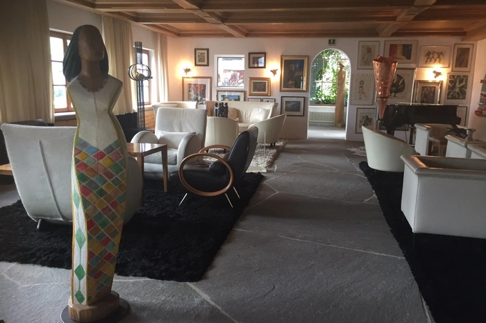 Auf Schritt und Tritt: Kunst in der Lobby
